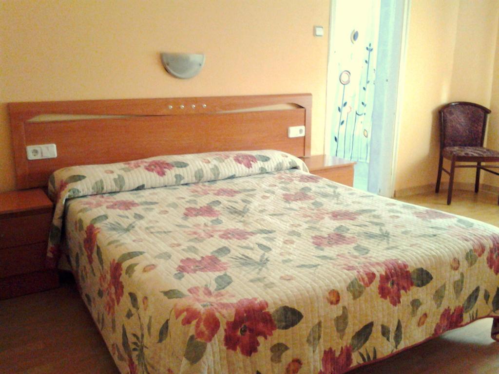 Hostal Urgell Balaguer Buitenkant foto